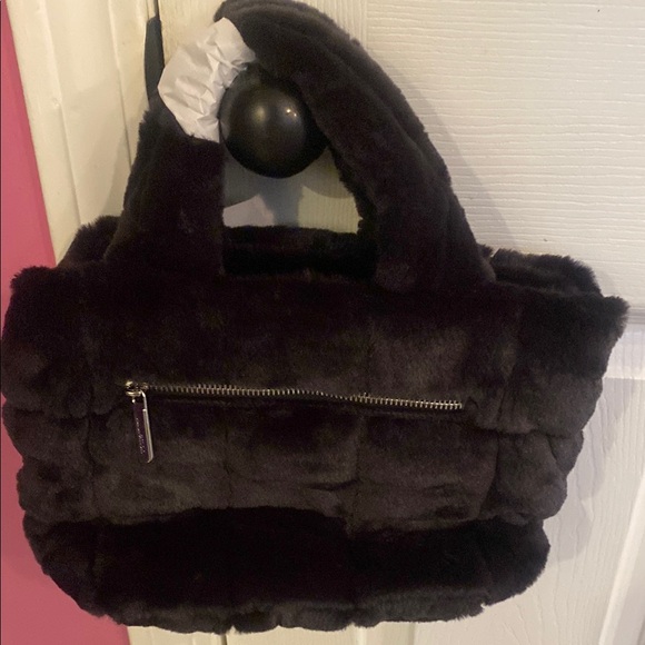 lululemon athletica Black Tote with Plush Texture and Quilted Design. Mini size - Picture 4 of 6